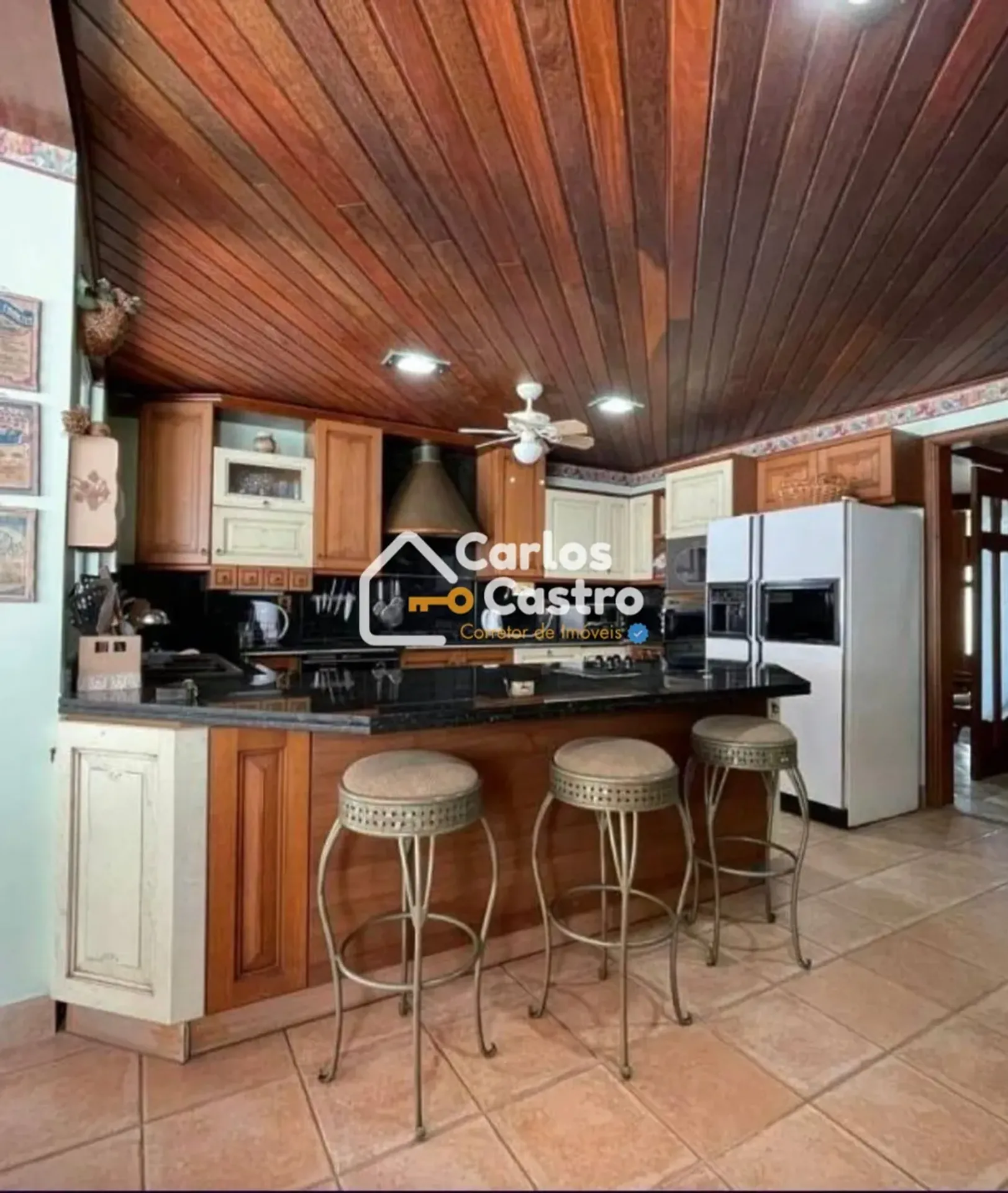 4-bedroom house with a private pool — photo 14