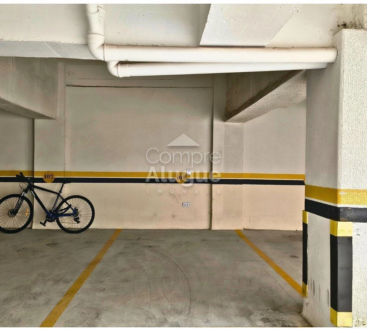 Glass-enclosed balcony in a one-bedroom apartment, 53 m² — photo 24