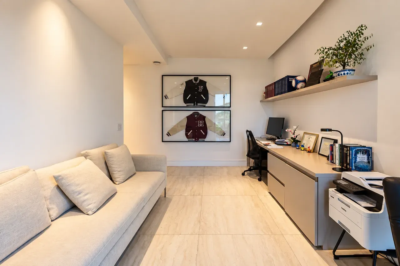 5-bedroom apartment in a building with a sauna — photo 18