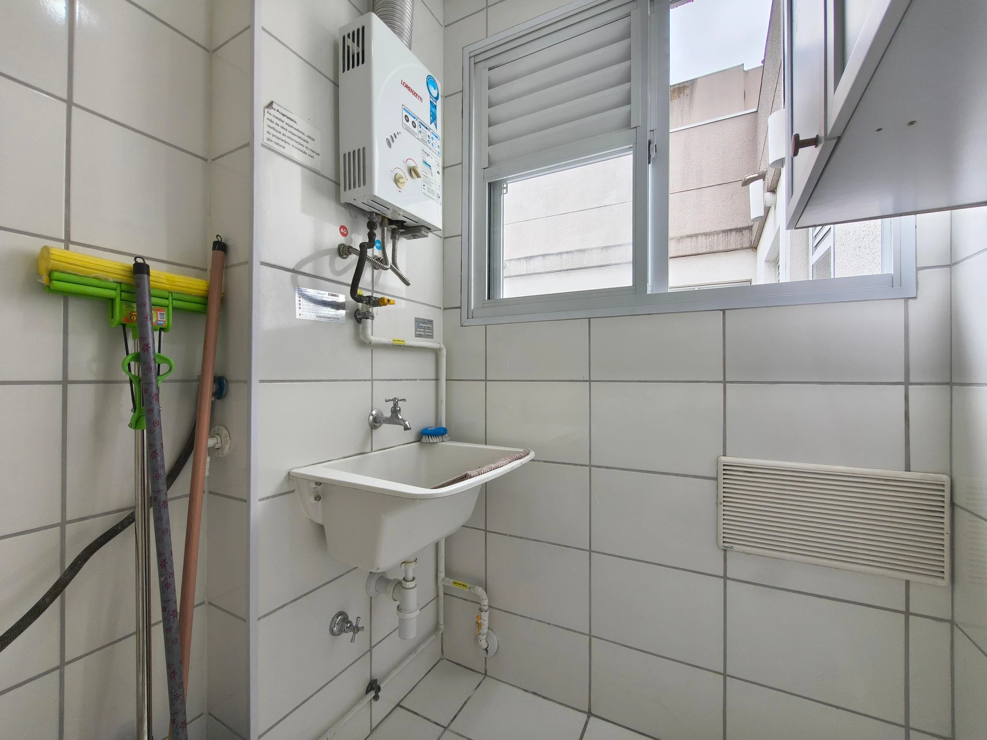 Невимебльована квартира з 2 спальнями і балконом — photo 23