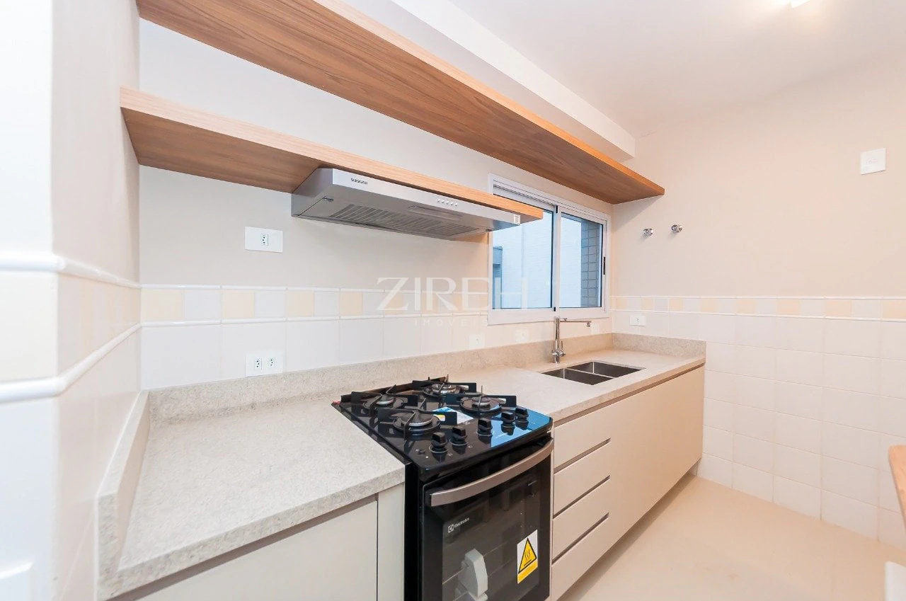 3-bedroom apartment with a private BBQ area — photo 4