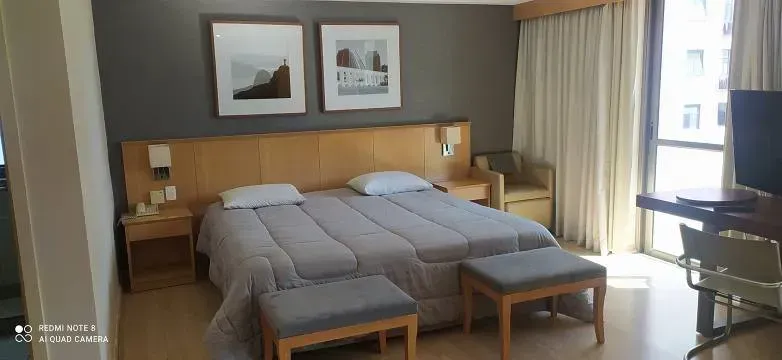 Furnished 1-bedroom apartment with glass-enclosed shower — photo 12