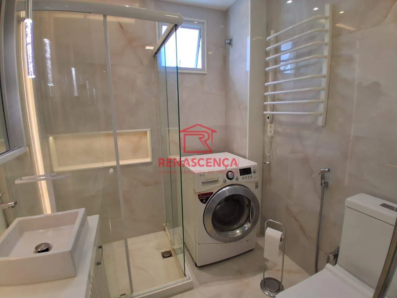 Apartment on the 19th floor with a washing machine — photo 4