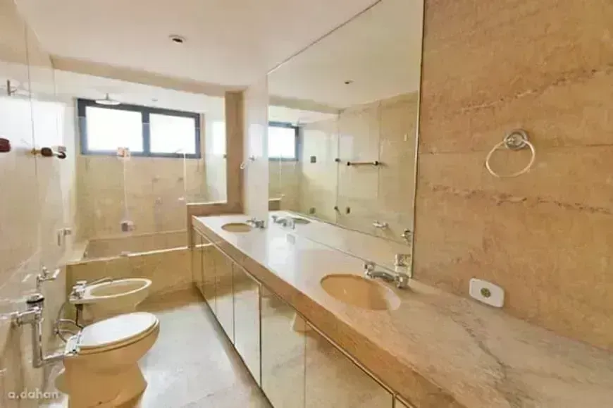 Apartment with 4 bedrooms, 5 bathrooms and 380 m² plus balcony — photo 19