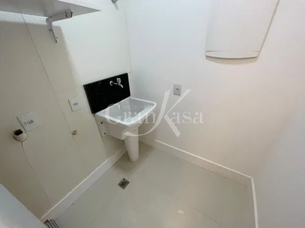One-bedroom apartment in a building with a sauna — photo 21