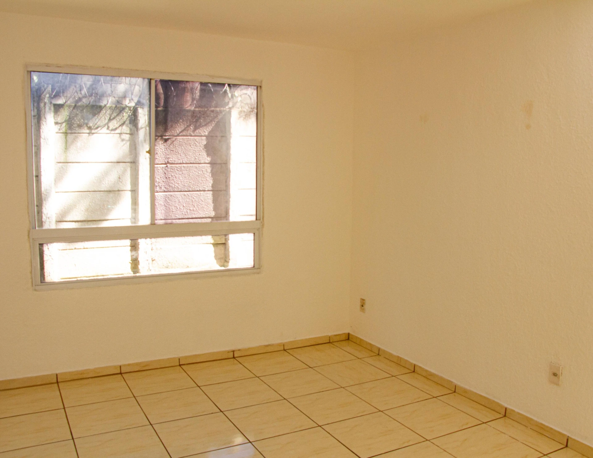 Unfurnished apartment with 2 bedrooms and 1 bathroom — photo 11