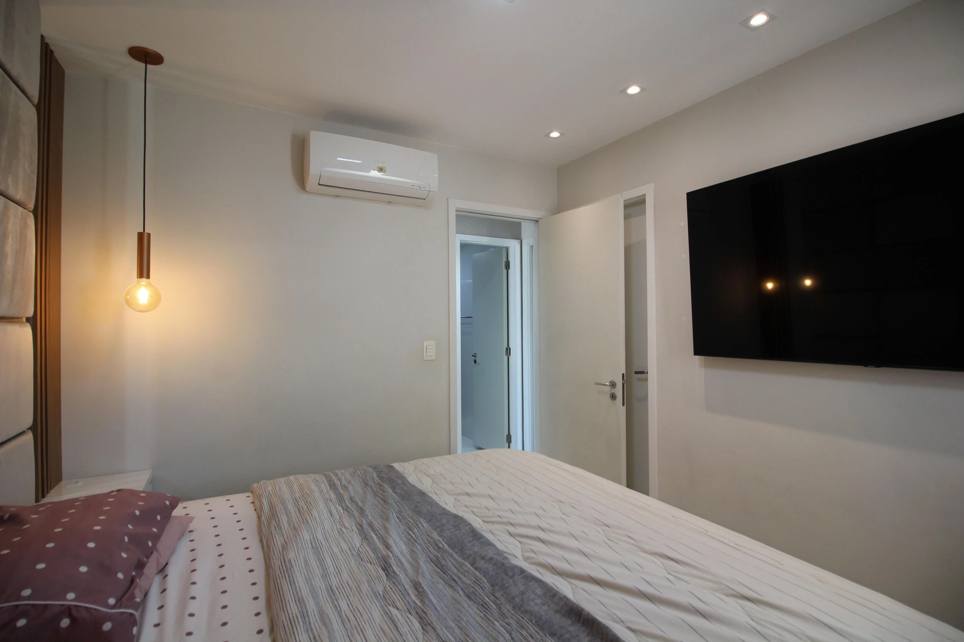 Rental apartment with 4 bedrooms and 4 bathrooms — photo 9