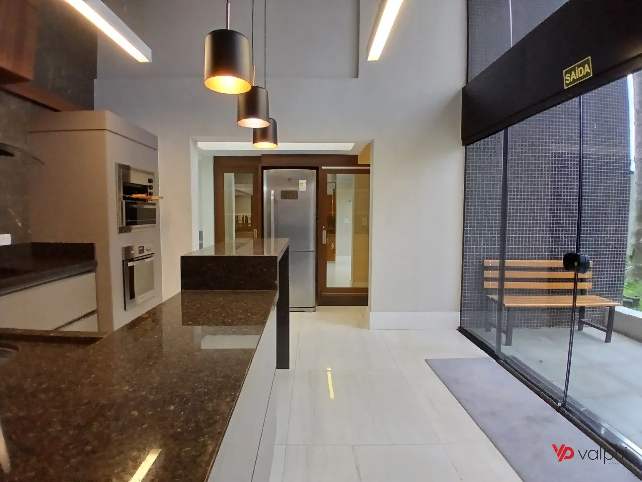 4-bedroom apartment with a walk-in closet in Curitiba — photo 36