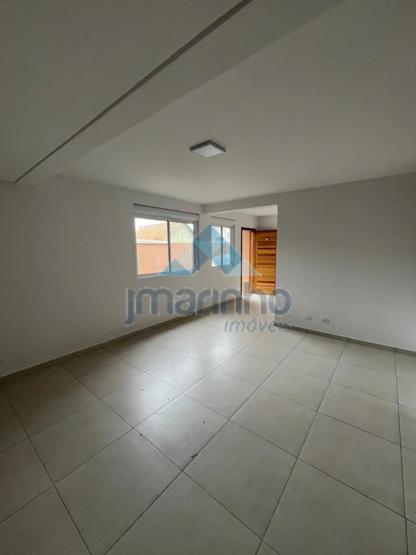 Casa de 2 dormitorios, 1 con baño propio, 122 m², Curitiba