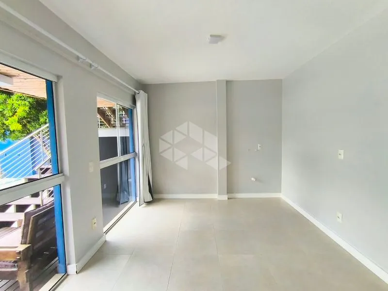 4-bedroom house with floor-to-ceiling windows — photo 56