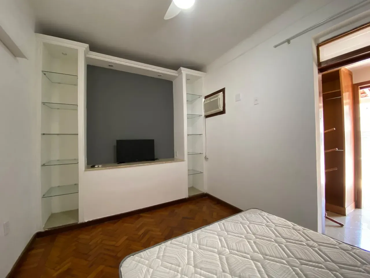Walk-in closet in a 3-bedroom apartment, 153 m² — photo 2