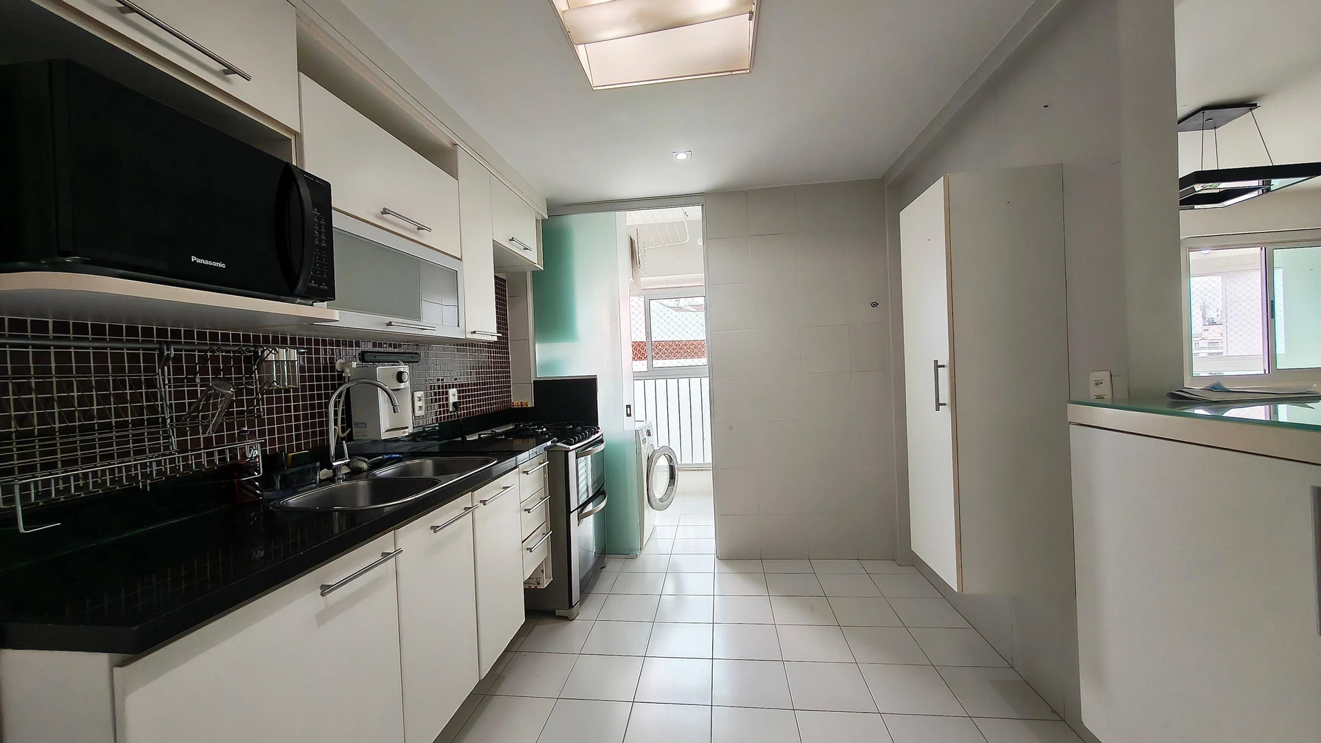 Apartment, 98 m², with a glass-enclosed balcony — photo 2