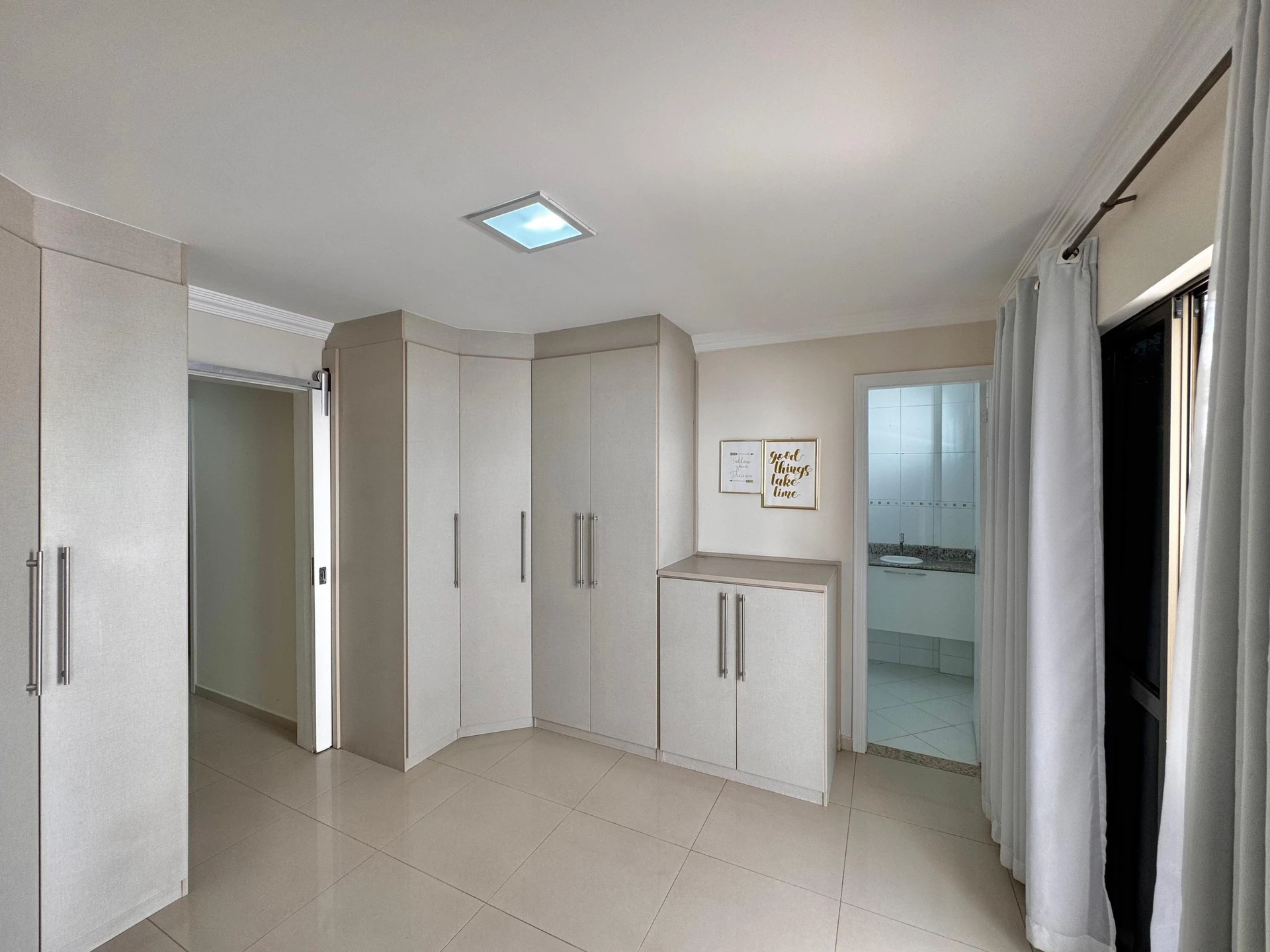Unfurnished 3-bedroom apartment with a glassed balcony — photo 55