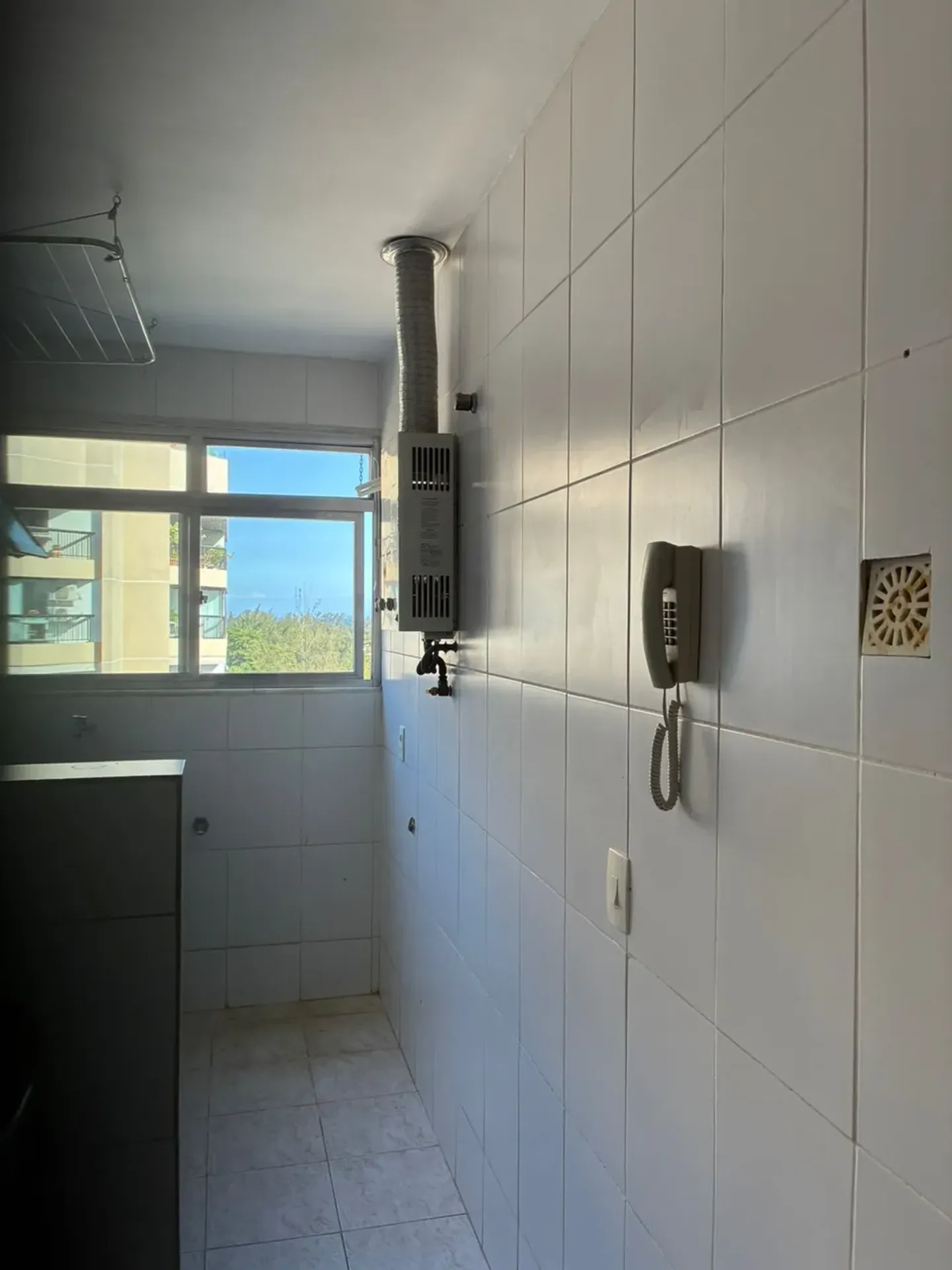 2-bedroom apartment with a water view — photo 2