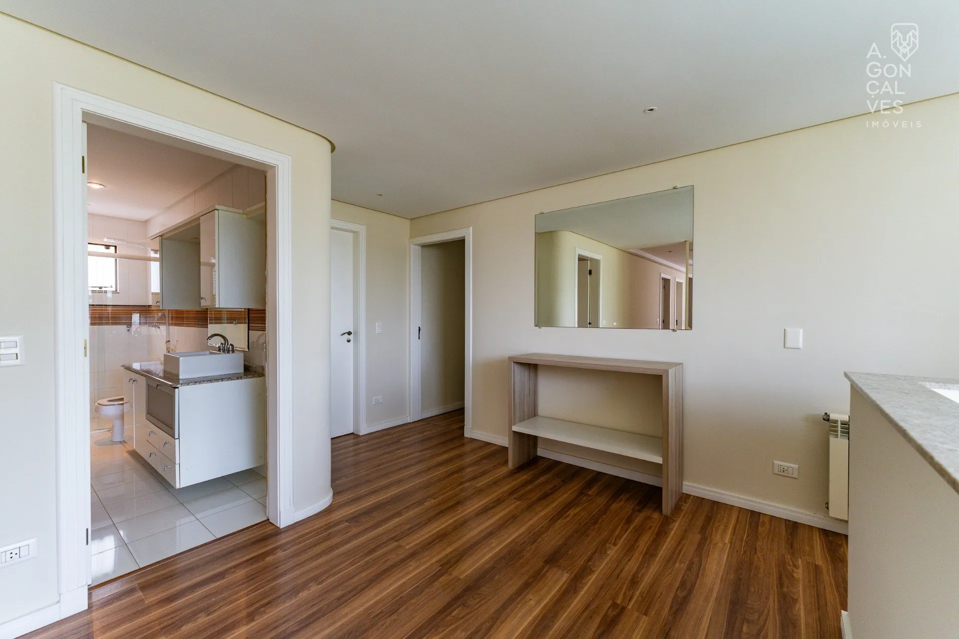 Unfurnished house with 4 bedrooms and 5 bathrooms — photo 8