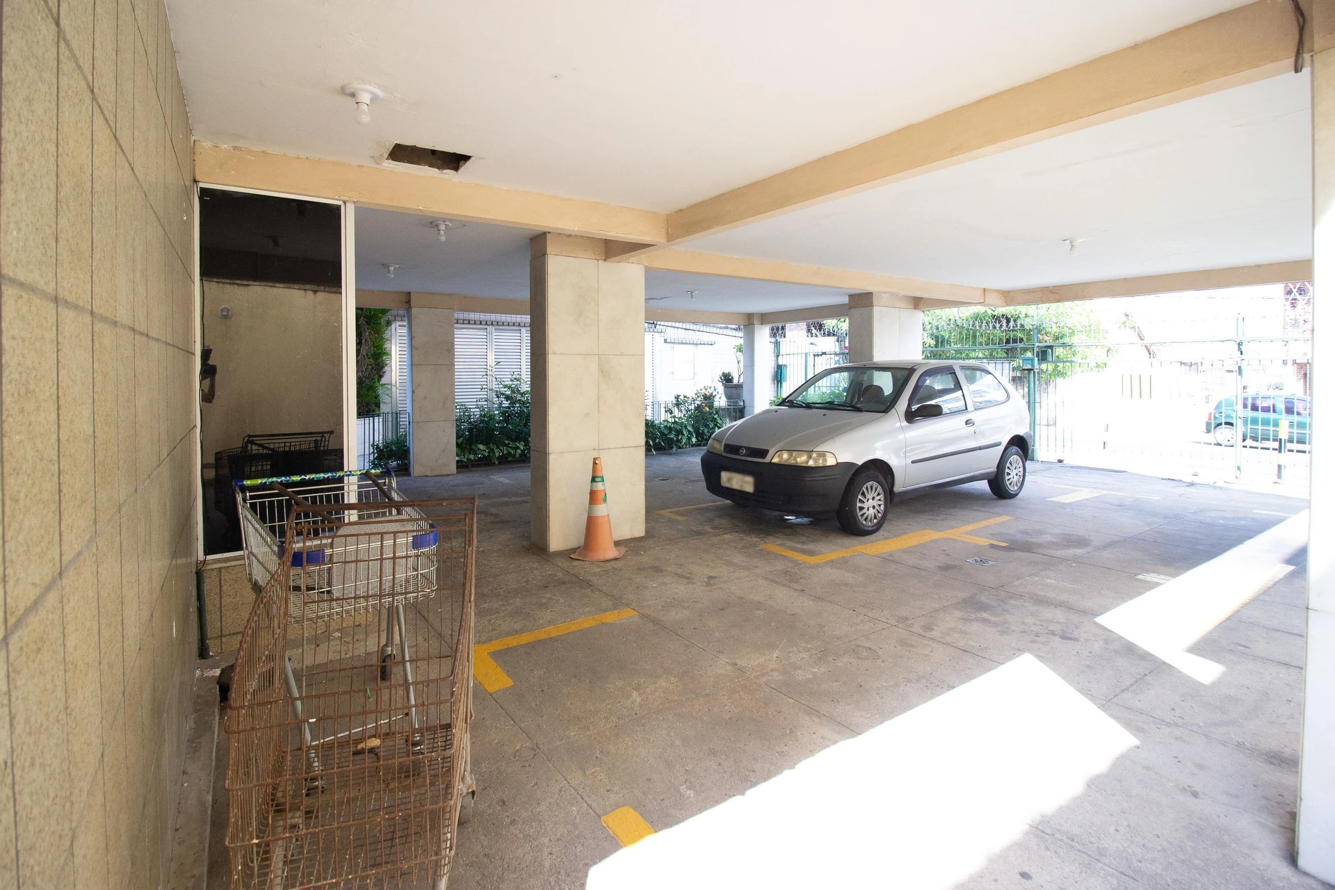 Furnished 2-bedroom apartment with 1 parking space — photo 38