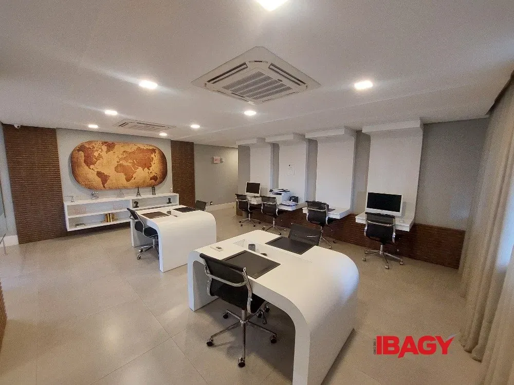 Furnished 2-suite apartment with enclosed balcony — photo 34