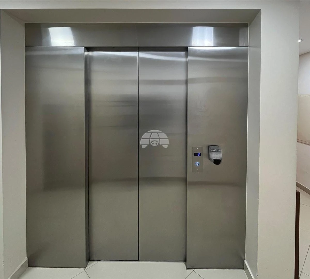 One-bedroom apartment with a dryer — photo 12
