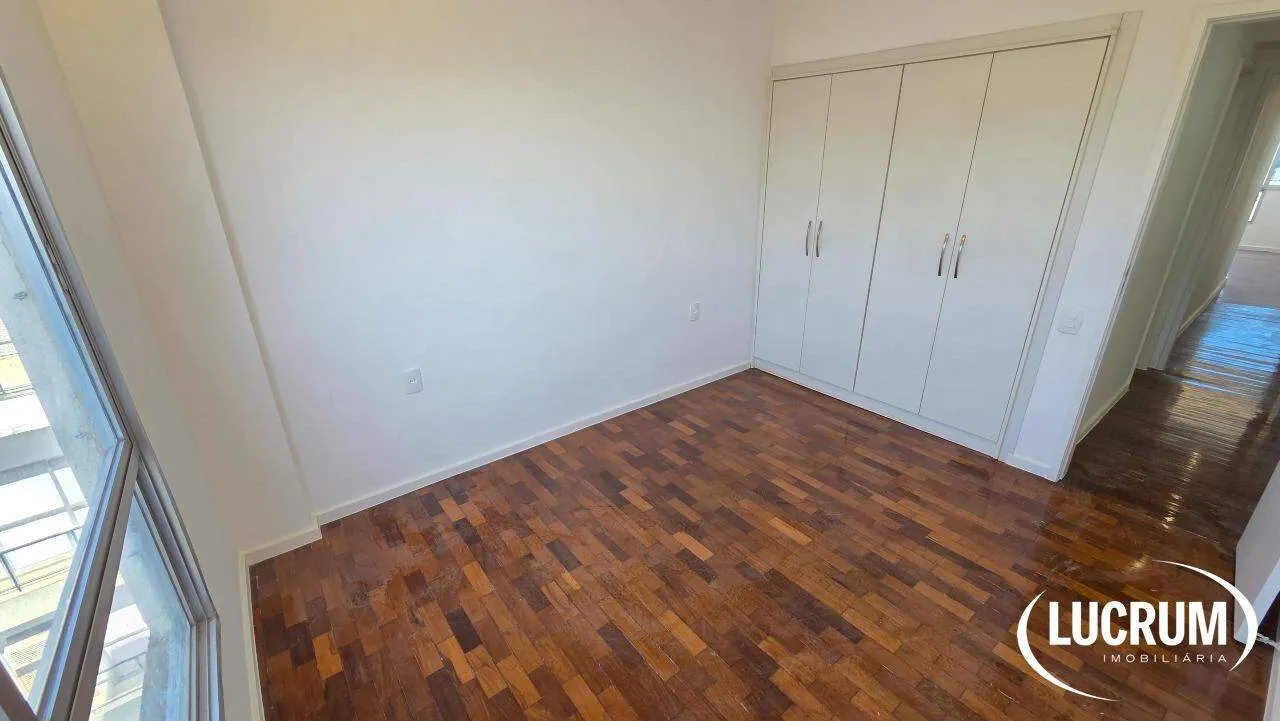 3-bedroom apartment with built-in storage and 3 baths — photo 3