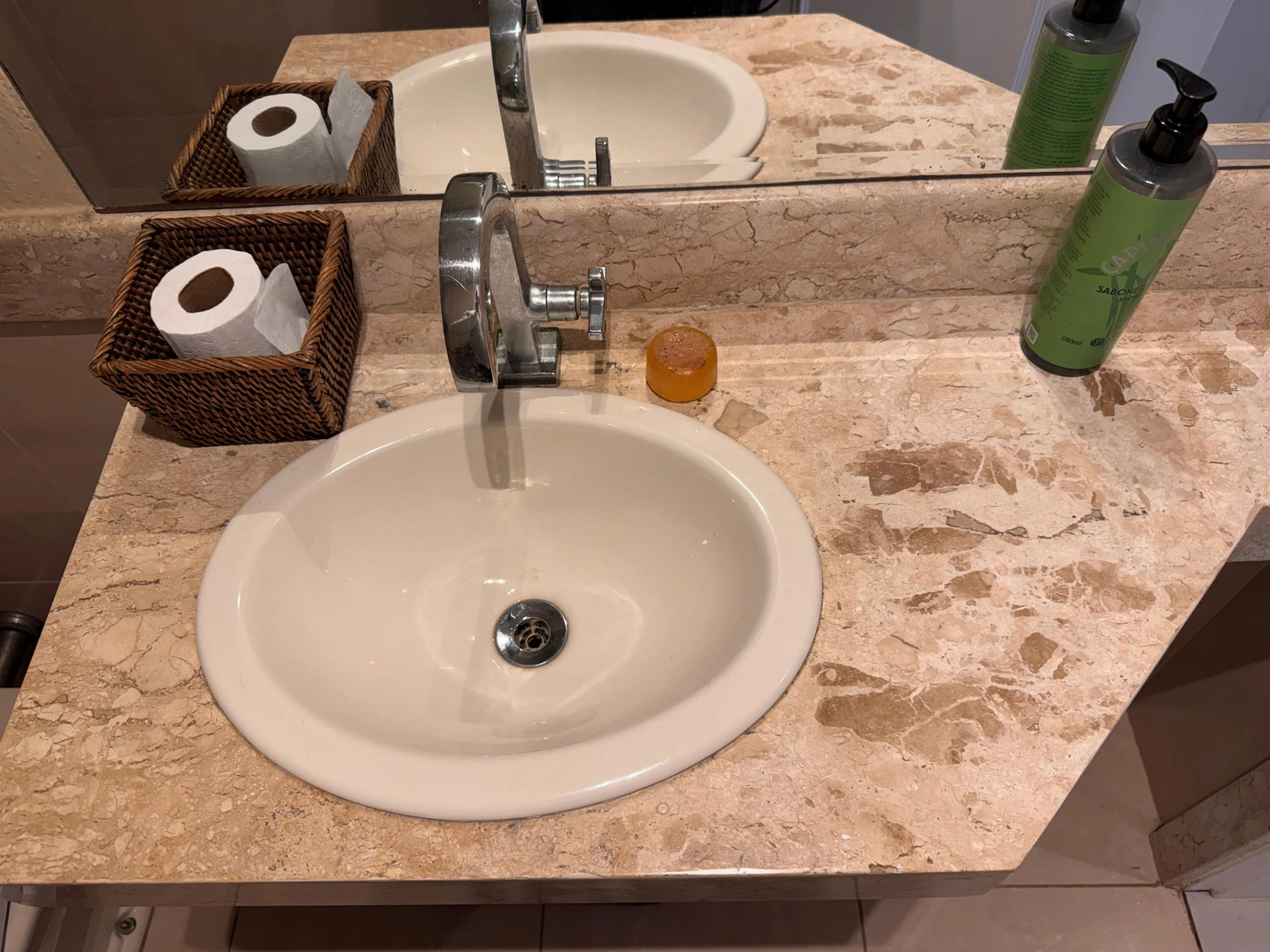 Furnished house, 550 m², with a bathtub — photo 56