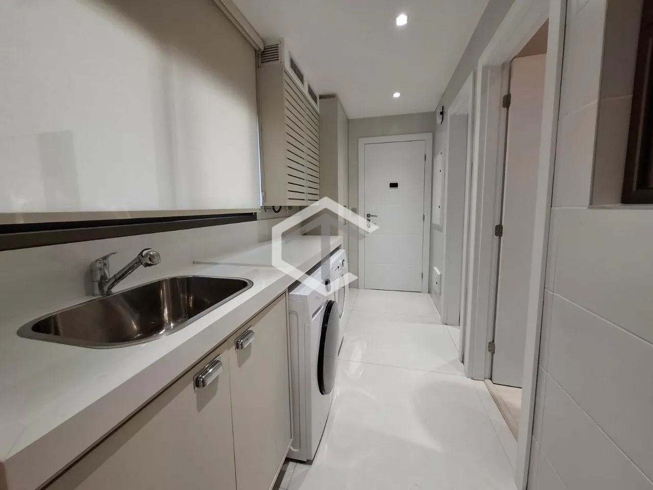 217 m² apartment with a mountain view and a private pool — photo 47