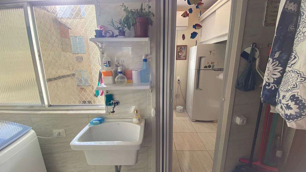 Apartamento de 3 quartos com fogão a gás e móveis — photo 9