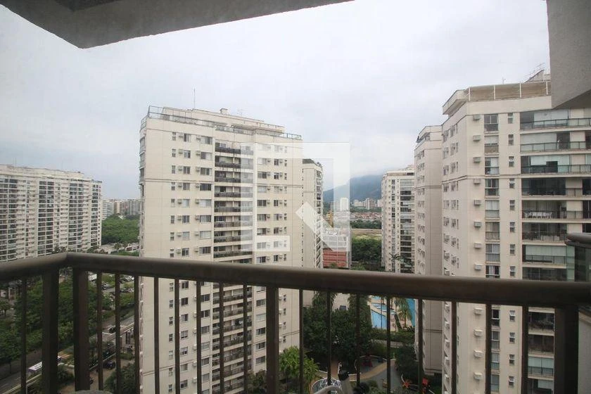 2-bedroom apartment with en-suite and glass balcony — photo 9