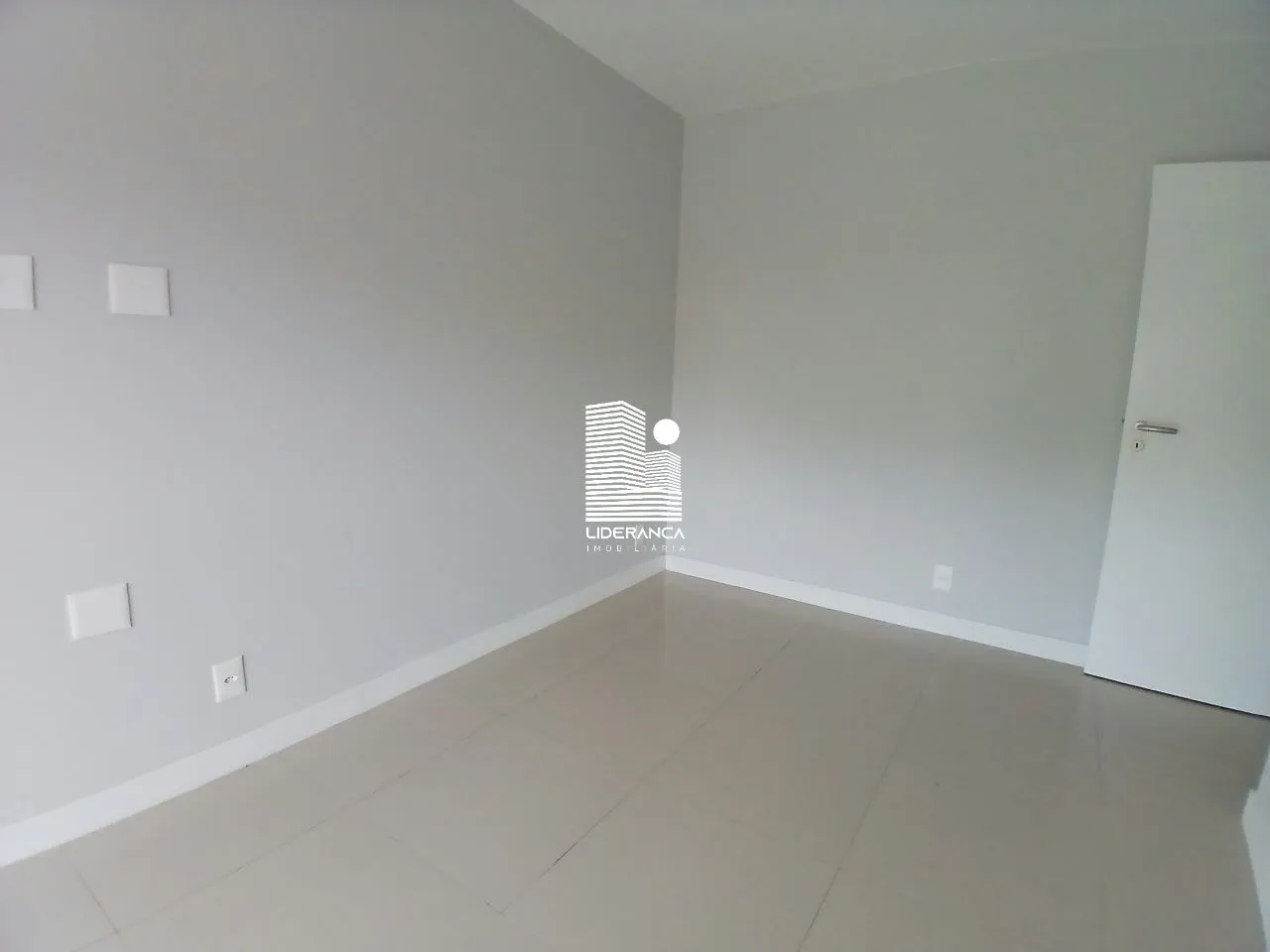 Mountain view in a 2-bedroom apartment, 79 m² — photo 13