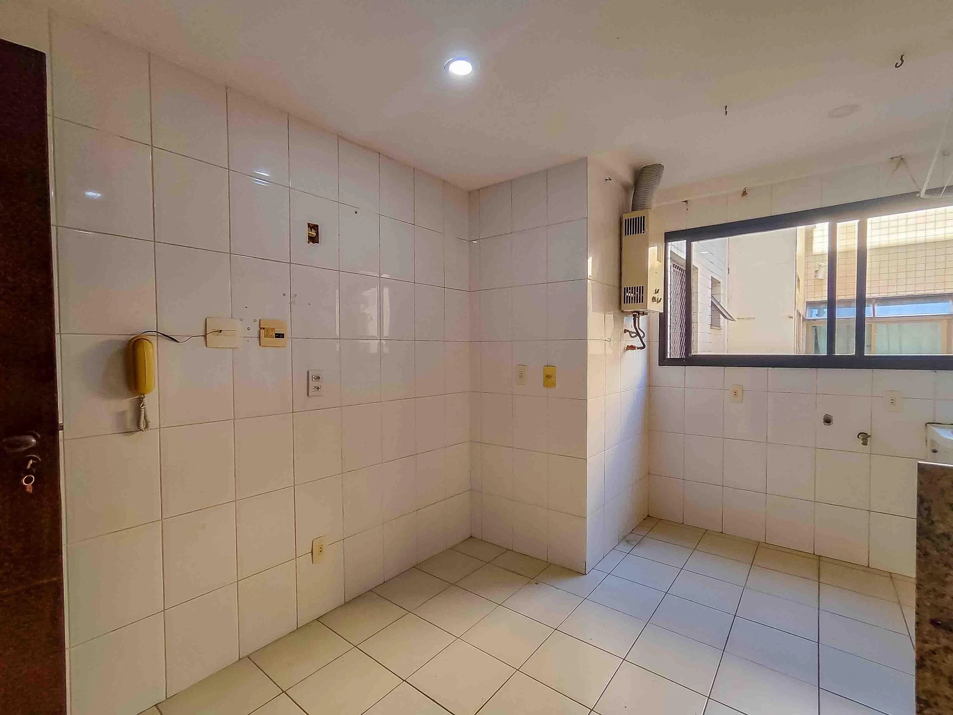 Apartamento sem mobília com 3 quartos e área de lavanderia — photo 37