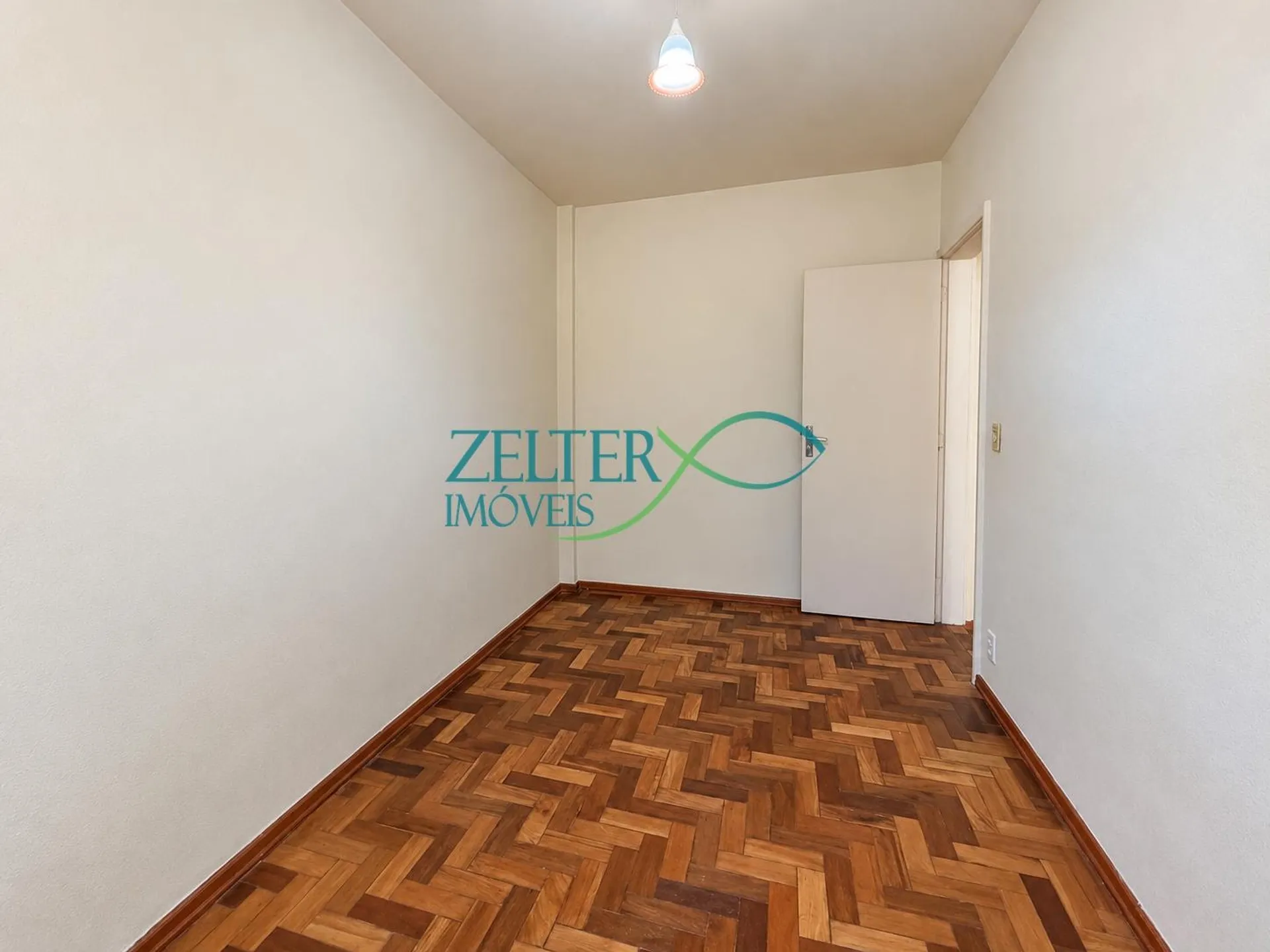 Apartment, 49 m², with wood or laminate floors — photo 9