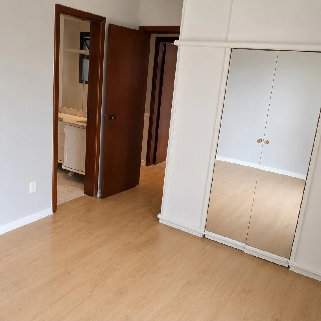 4-bedroom apartment with a glassed-in balcony and 240 m² — photo 13