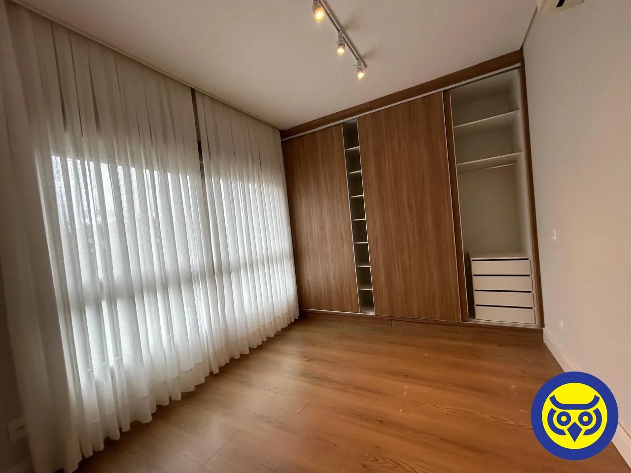 3-bedroom apartment with a water view — photo 5