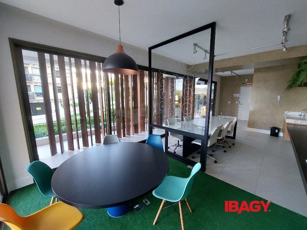 1-bedroom loft with a modern open-plan kitchen — photo 13