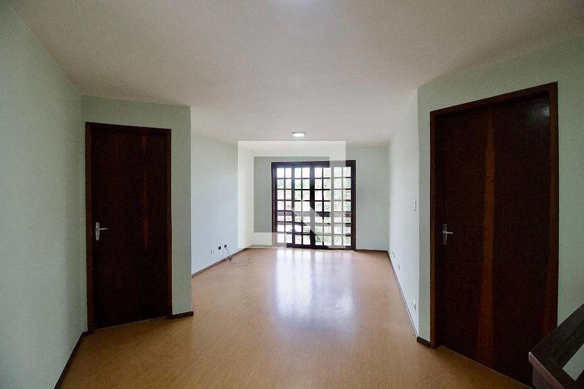 4-bedroom house with wood or laminate floors in Curitiba — photo 41