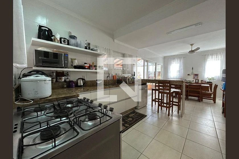 Furnished 284 m² house with 4 bedrooms and balcony — photo 2