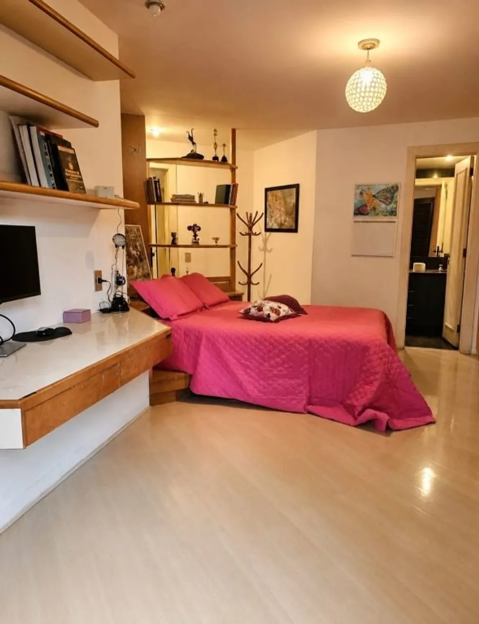Furnished 3-bedroom apartment with balcony — photo 3