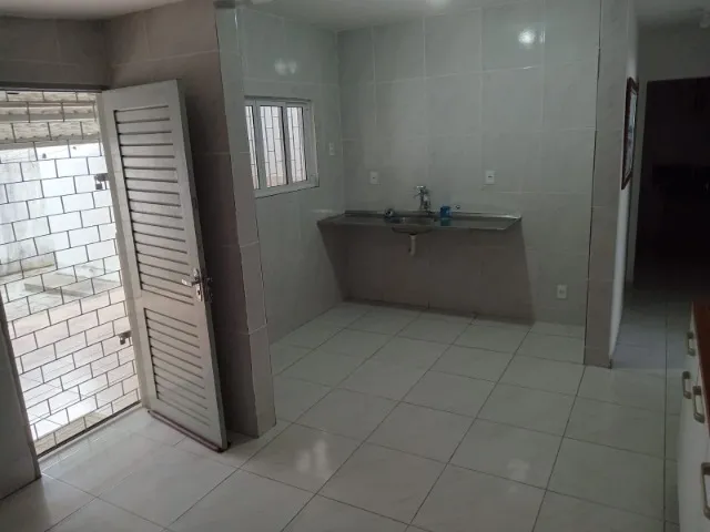 Casa com 2 quartos e churrasqueira na varanda