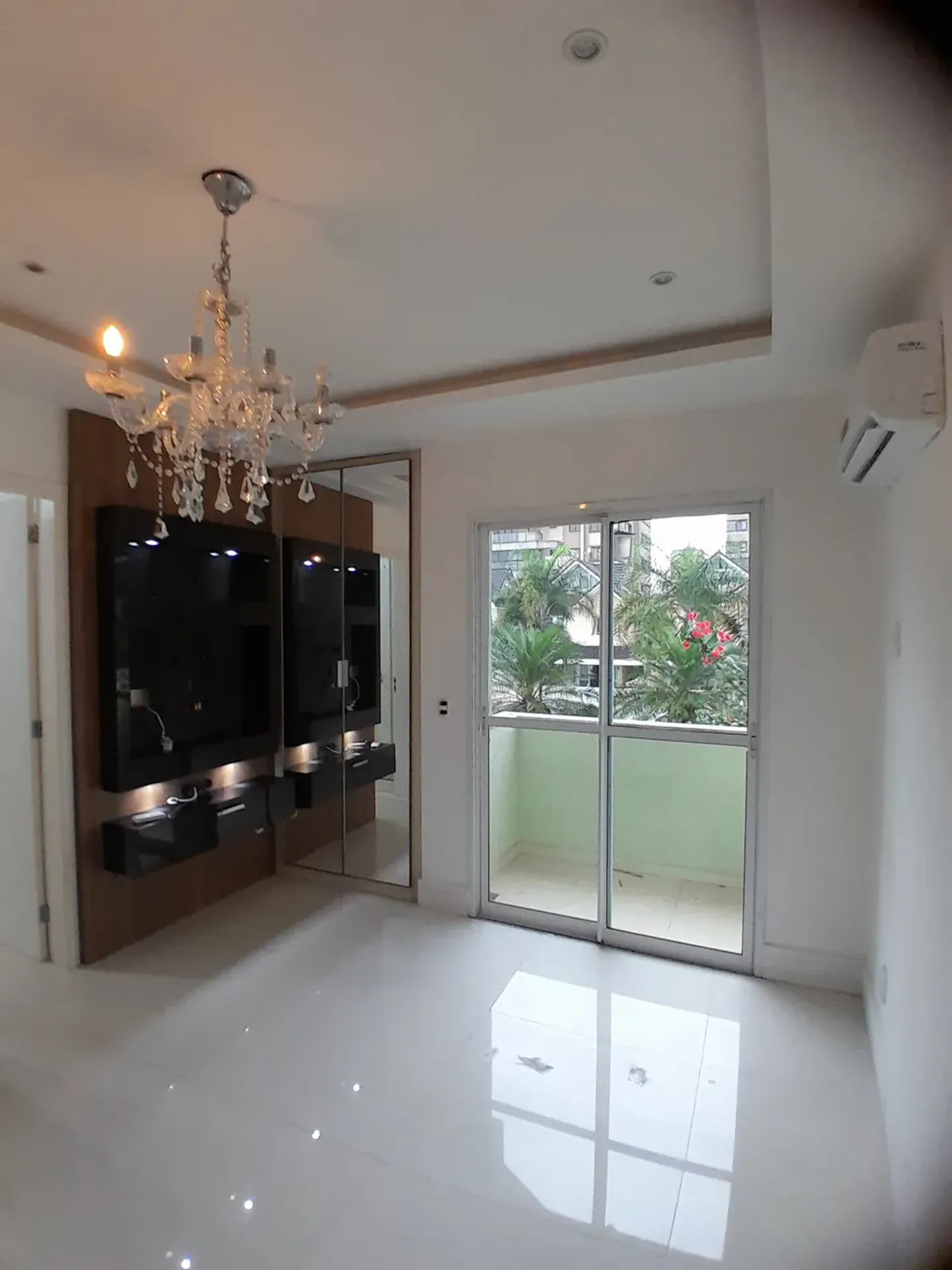 House with 4 en-suite bedrooms and 3 parking spots — photo 9