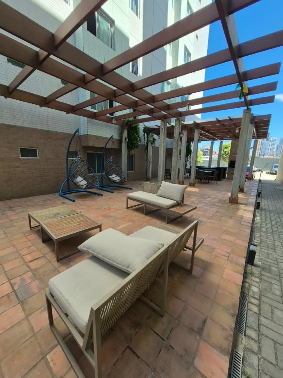 2-bedroom apartment in a building with a gym — photo 9