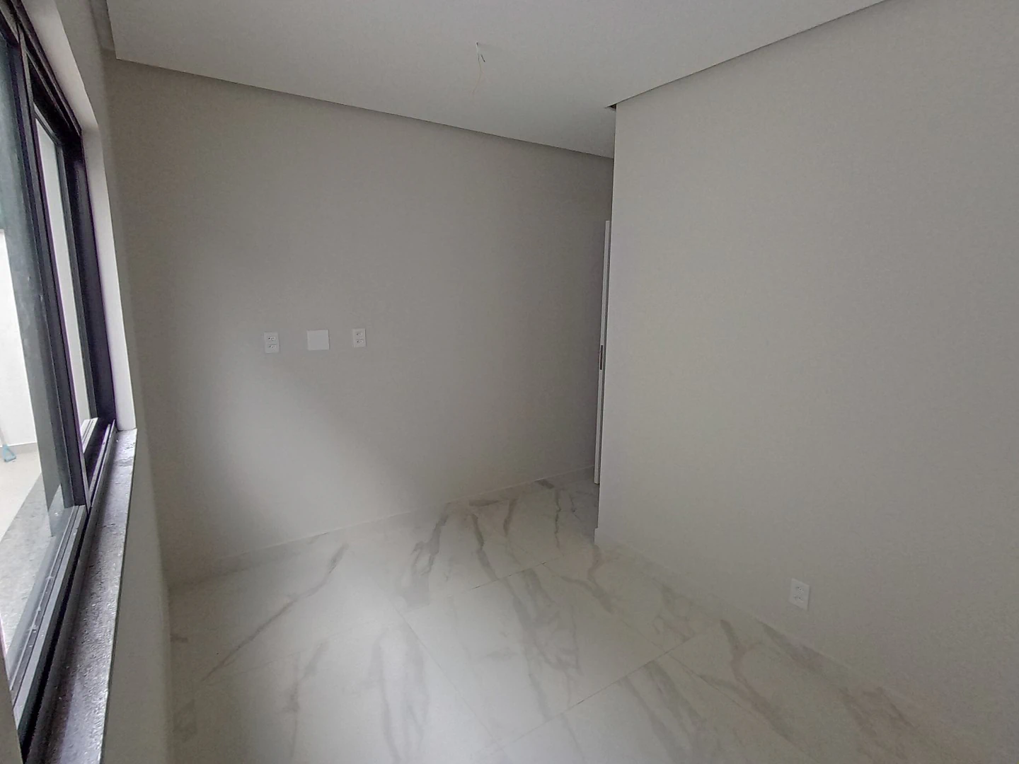 Condo house with open-plan kitchen and 3 en-suites — photo 26