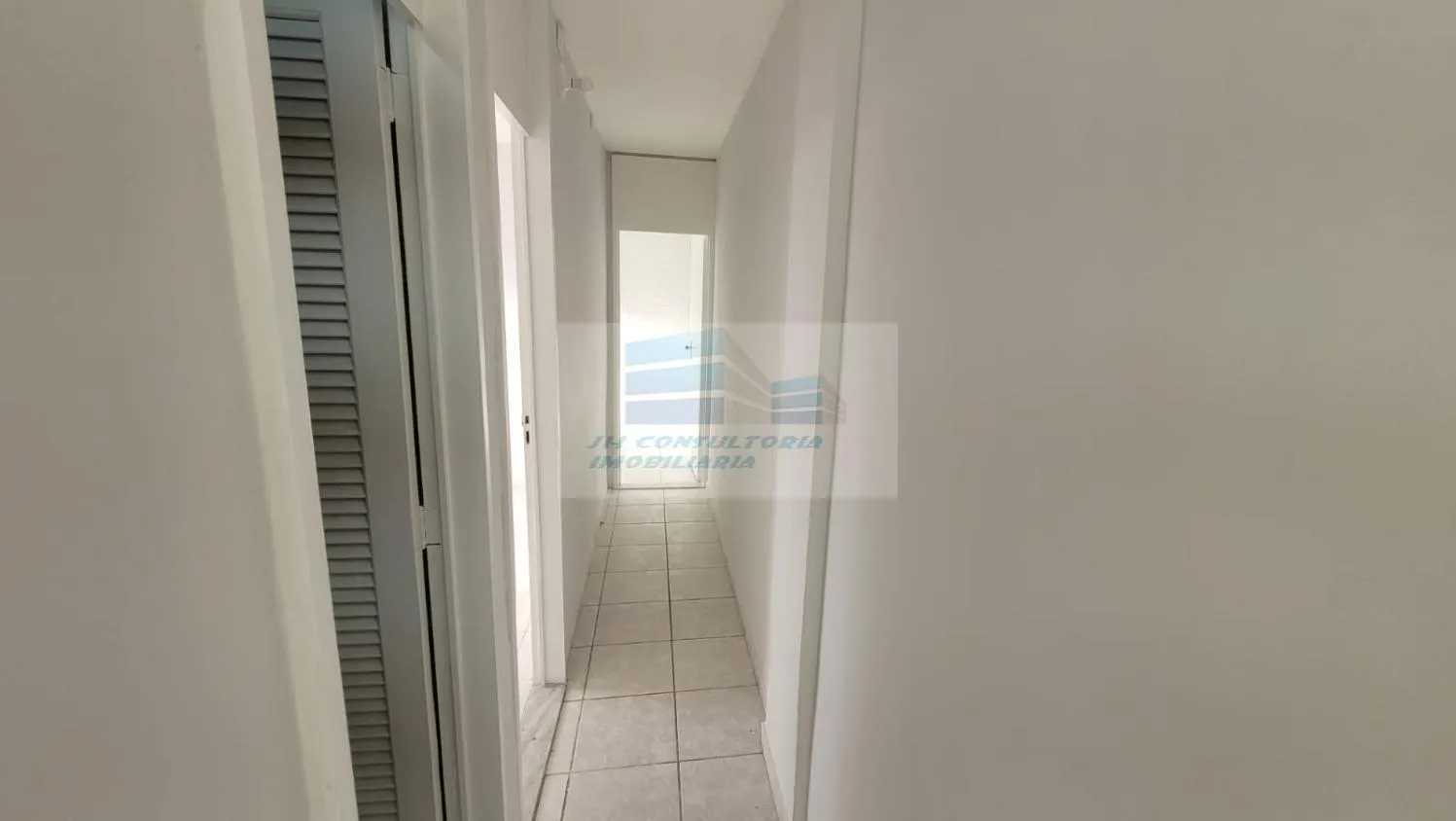 Empty apartment with 2 bedrooms and a gas stove — photo 19