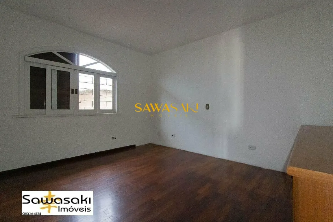 House with 8 bedrooms, 4 en-suites and private garden — photo 12