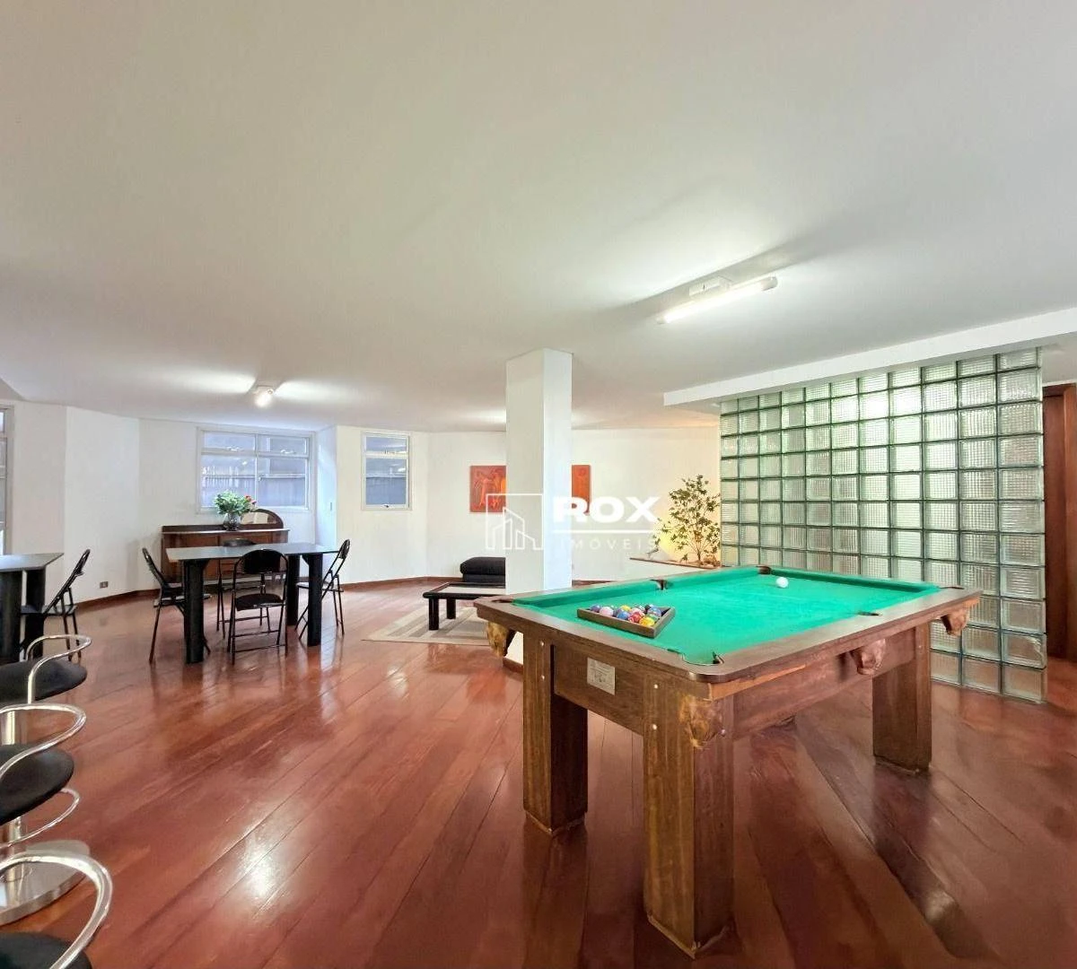 Furnished apartment, 170 m², with a glass-enclosed balcony — photo 14