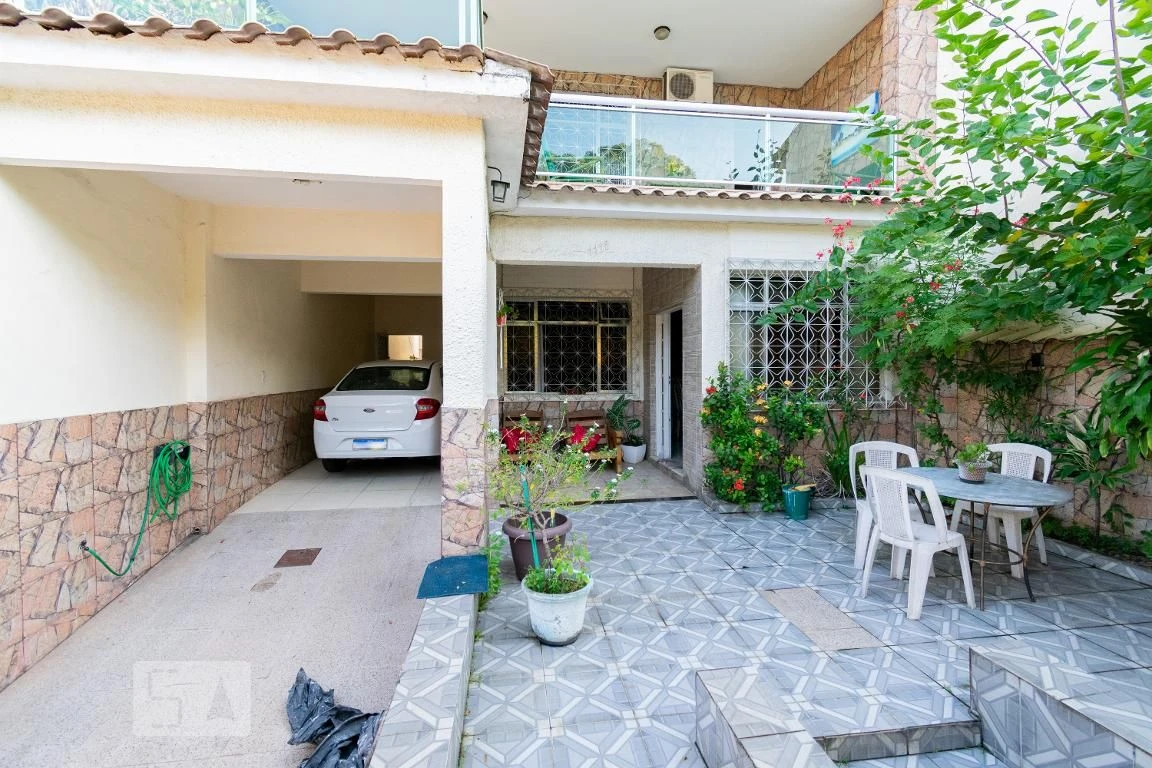 Furnished 4-bedroom house with private garden — photo 36