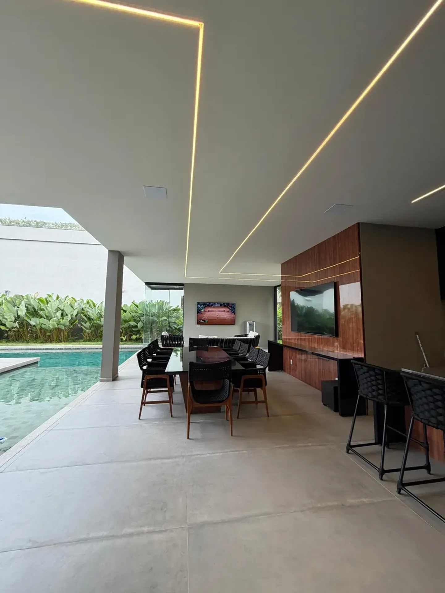 Furnished house with 5 bedrooms and open-plan kitchen — photo 32