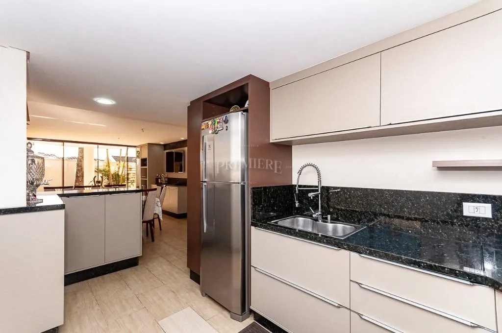 Furnished house with 4 bedrooms across 1167 m² and 8 spots — photo 91