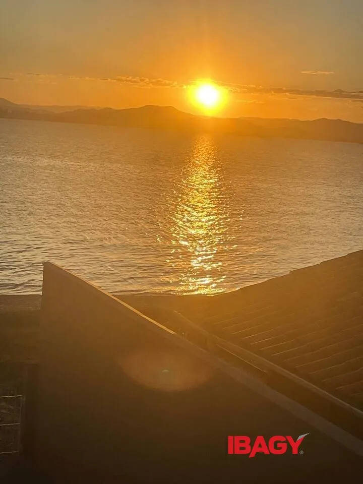 3-bedroom house with a water view in Florianópolis — photo 62