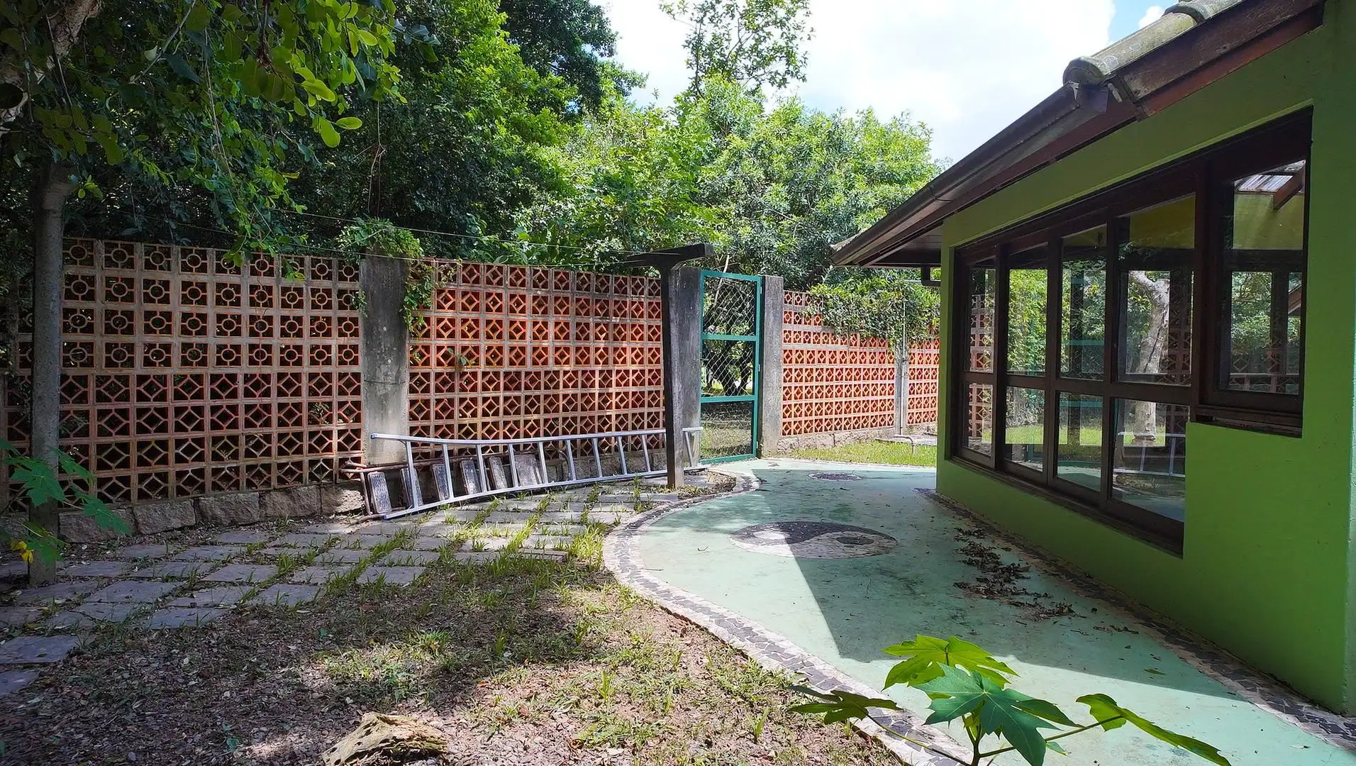Панорамні вікна та 4 спальні: будинок 735 м² — photo 36