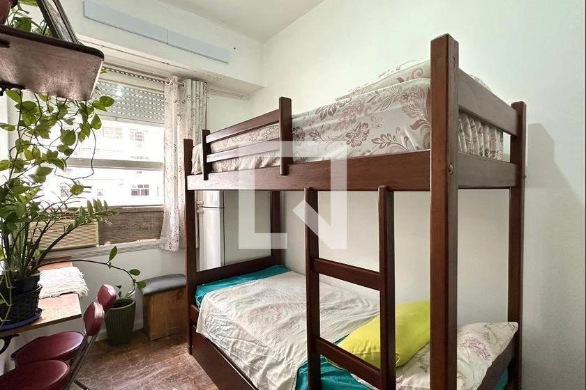 Apartamento de 2 quartos com piso de madeira ou laminado — photo 14