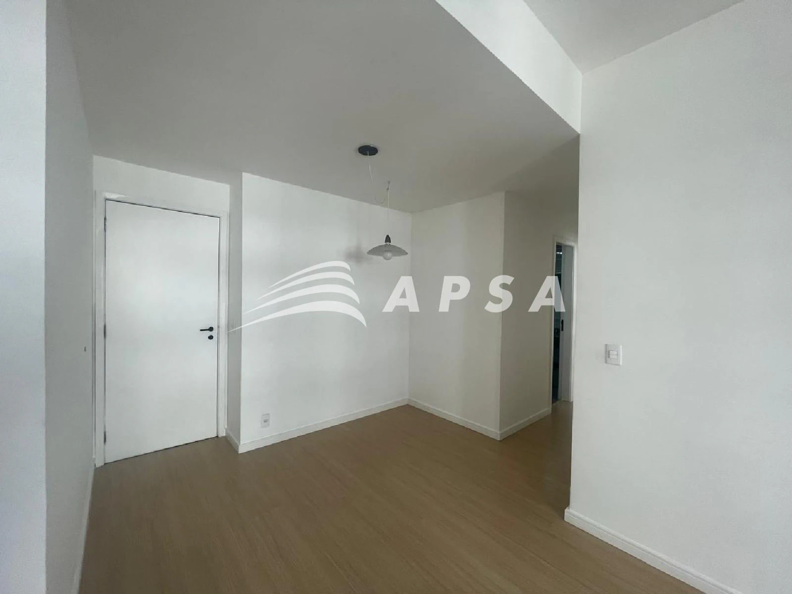 2-bedroom apartment with wood or laminate floors — photo 12